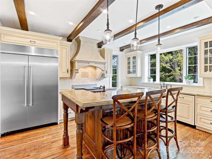 8 Kensington Road, Asheville, NC 28804.  MLS# CAR4243586, YatesRealty ID 5637. 