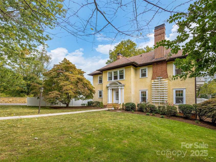 8 Kensington Road, Asheville, NC 28804.  MLS# CAR4243586, YatesRealty ID 5637. 8 N Kensington Rd, Asheville, NC