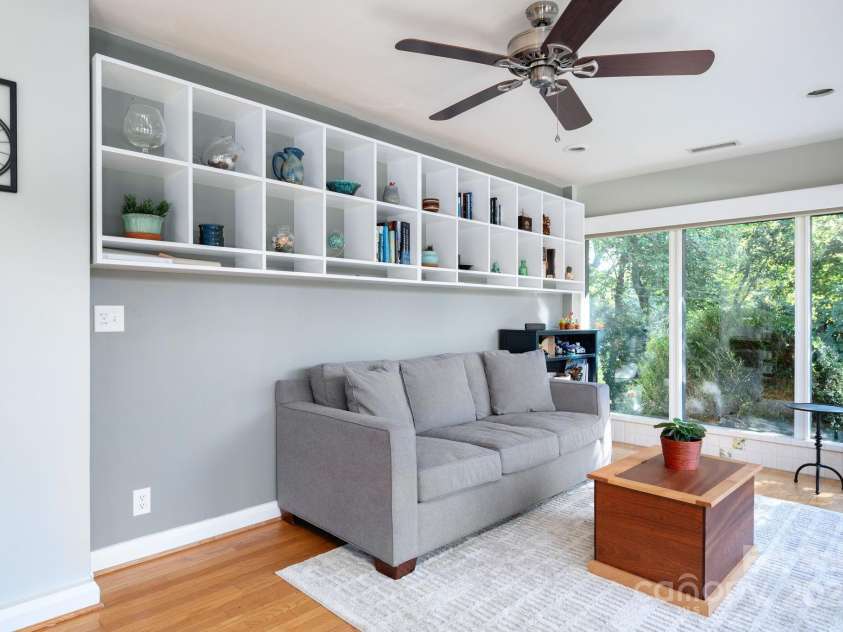 8 Kensington Road, Asheville, NC 28804.  MLS# CAR4305801, YatesRealty ID 5637. Built-Ins