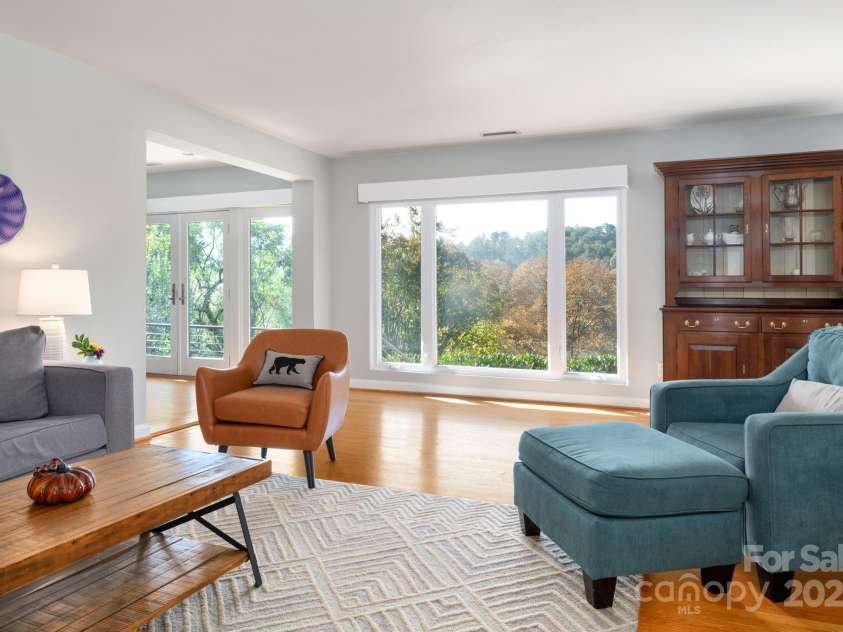 8 Kensington Road, Asheville, NC 28804.  MLS# CAR4305801, YatesRealty ID 5637. Floor to Ceiling Windows Offer Abundant Light