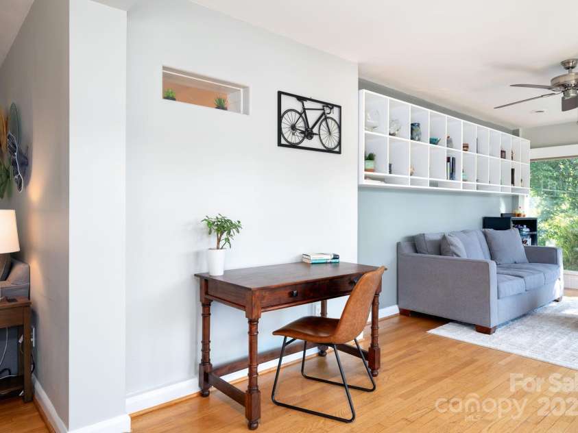 8 Kensington Road, Asheville, NC 28804.  MLS# CAR4305801, YatesRealty ID 5637. Original Hardwood Floors