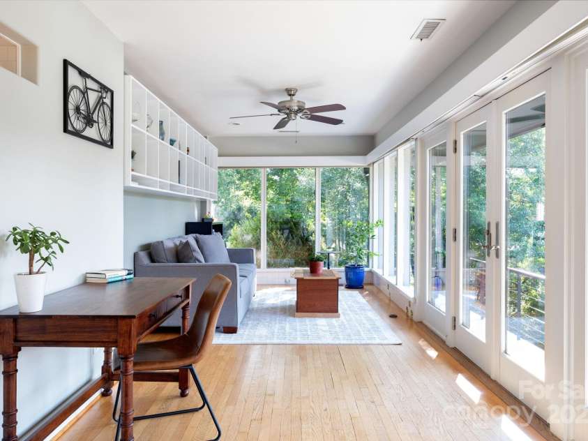 8 Kensington Road, Asheville, NC 28804.  MLS# CAR4305801, YatesRealty ID 5637. Perfect Space to Work from Home
