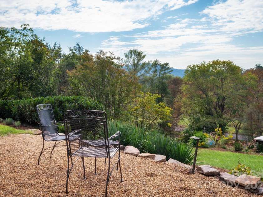 8 Kensington Road, Asheville, NC 28804.  MLS# CAR4305801, YatesRealty ID 5637. Perfect Spot to Relax