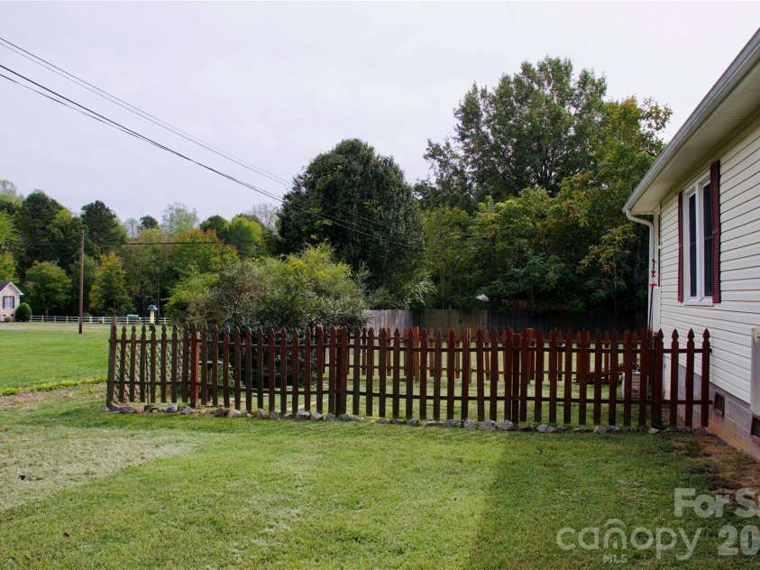 2033 Scalesville Road, Summerfield, NC 27358.  MLS# CAR4432452, YatesRealty ID 56375. 