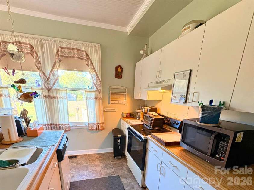 2033 Scalesville Road, Summerfield, NC 27358.  MLS# CAR4432452, YatesRealty ID 56375. 