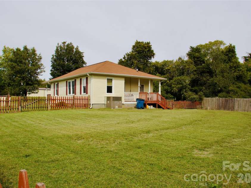 2033 Scalesville Road, Summerfield, NC 27358.  MLS# CAR4432452, YatesRealty ID 56375. 