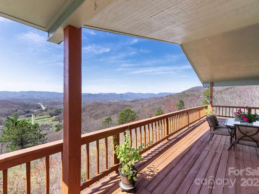 727 Chinquapin Mountain Road, Franklin, NC 28734.  MLS# CAR4242916, YatesRealty ID 5638. 