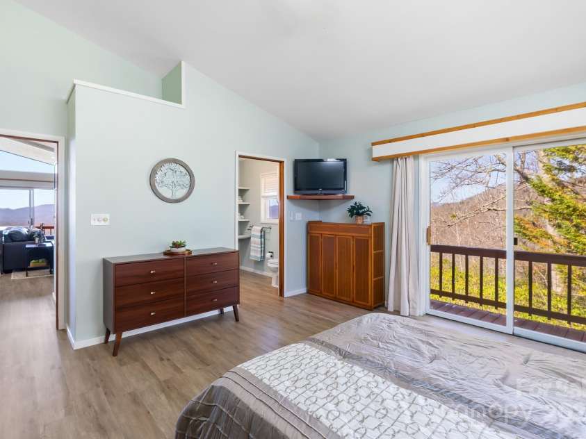 727 Chinquapin Mountain Road, Franklin, NC 28734.  MLS# CAR4242916, YatesRealty ID 5638. 