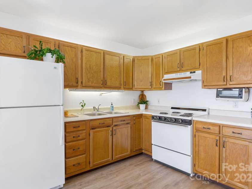 727 Chinquapin Mountain Road, Franklin, NC 28734.  MLS# CAR4242916, YatesRealty ID 5638. 