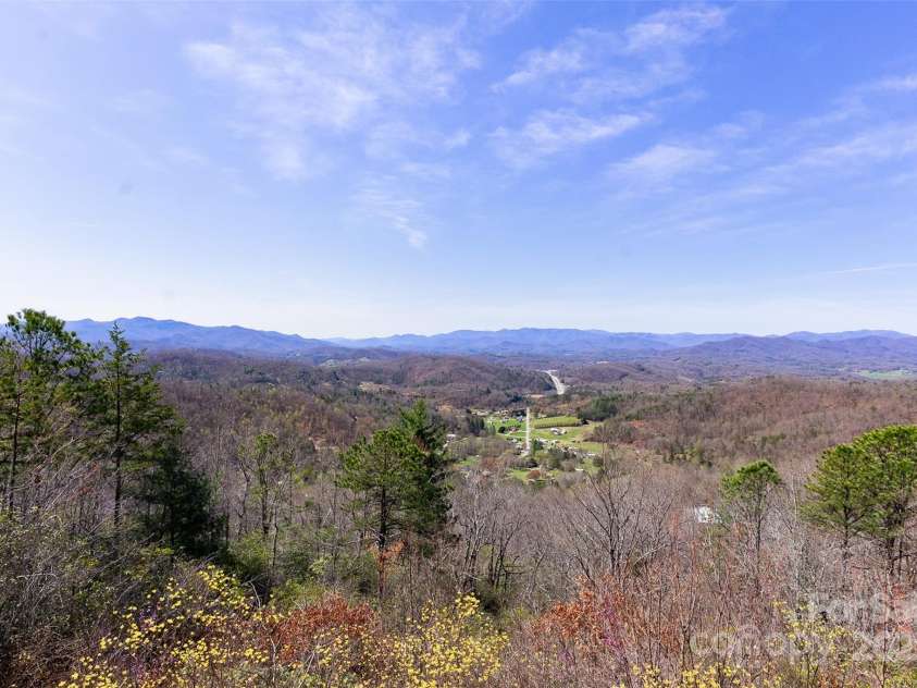727 Chinquapin Mountain Road, Franklin, NC 28734.  MLS# CAR4242916, YatesRealty ID 5638. 