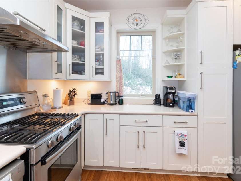 20 Lila Lane, Clyde, NC 28721.  MLS# CAR4231979, YatesRealty ID 5639. Kitchen