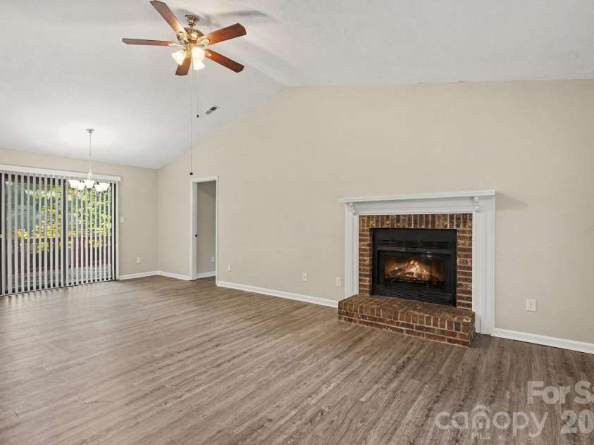 6411 Rocklake Drive, Charlotte, NC 28214.  MLS# CAR4433718, YatesRealty ID 56395. 