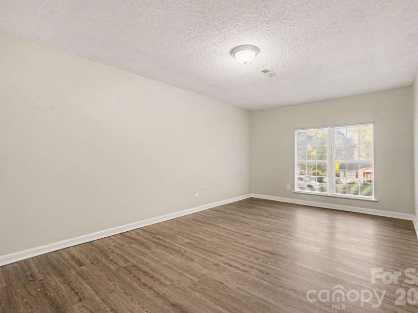 6411 Rocklake Drive, Charlotte, NC 28214.  MLS# CAR4433718, YatesRealty ID 56395. 