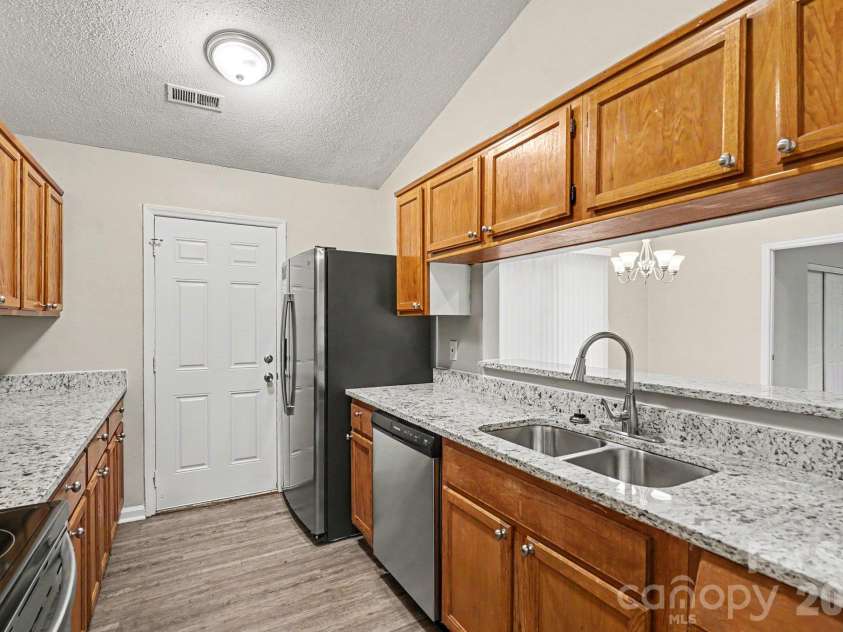 6411 Rocklake Drive, Charlotte, NC 28214.  MLS# CAR4433718, YatesRealty ID 56395. 