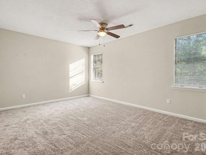 6411 Rocklake Drive, Charlotte, NC 28214.  MLS# CAR4433718, YatesRealty ID 56395. 