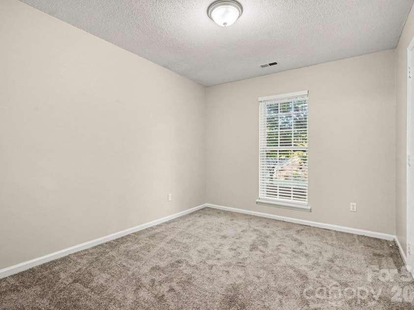 6411 Rocklake Drive, Charlotte, NC 28214.  MLS# CAR4433718, YatesRealty ID 56395. 