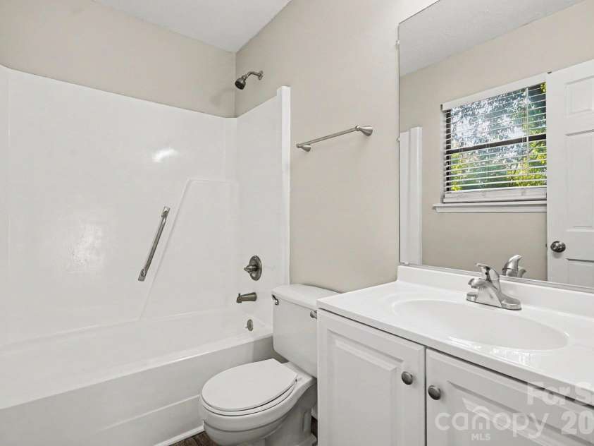 6411 Rocklake Drive, Charlotte, NC 28214.  MLS# CAR4433718, YatesRealty ID 56395. 