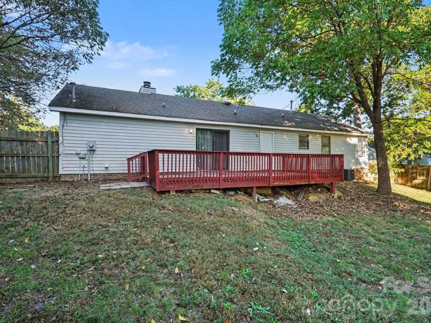 6411 Rocklake Drive, Charlotte, NC 28214.  MLS# CAR4433718, YatesRealty ID 56395. 