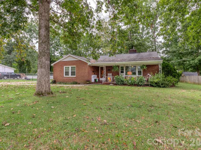 1004 Woodside Drive, Kings Mountain, NC 28086.  MLS# CAR4434279, YatesRealty ID 56396. 