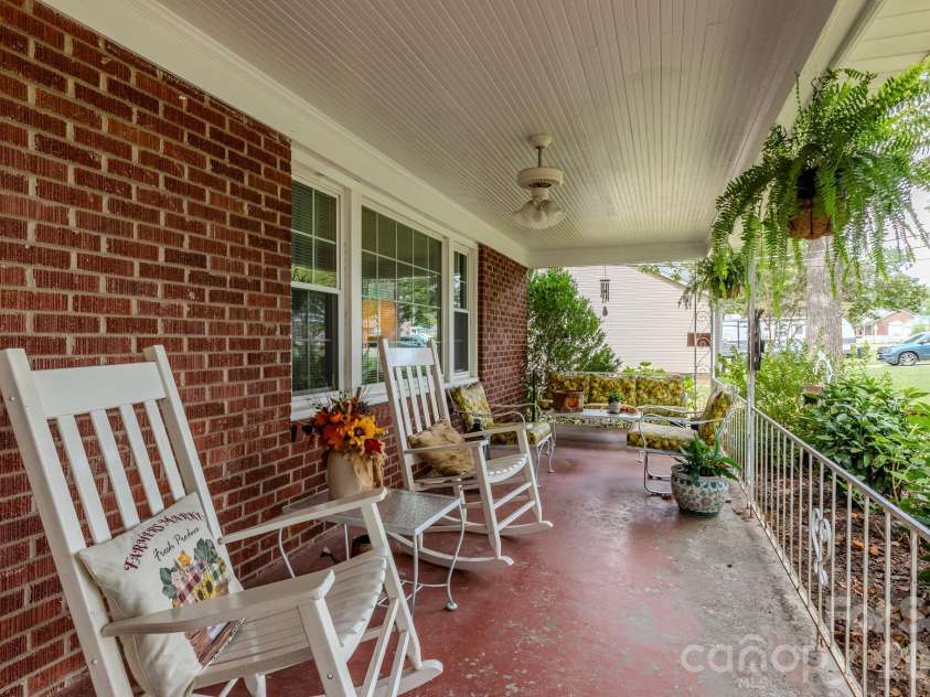 1004 Woodside Drive, Kings Mountain, NC 28086.  MLS# CAR4434279, YatesRealty ID 56396. 