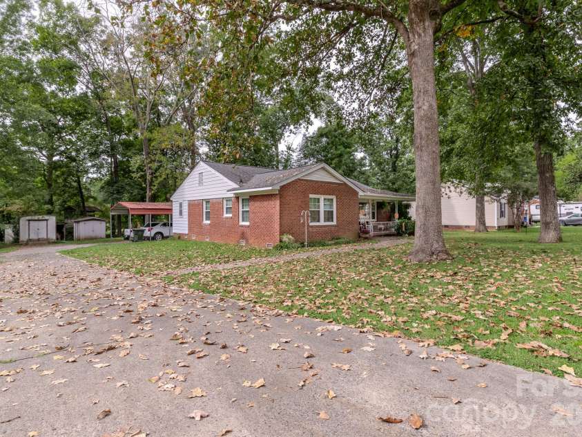 1004 Woodside Drive, Kings Mountain, NC 28086.  MLS# CAR4434279, YatesRealty ID 56396. 