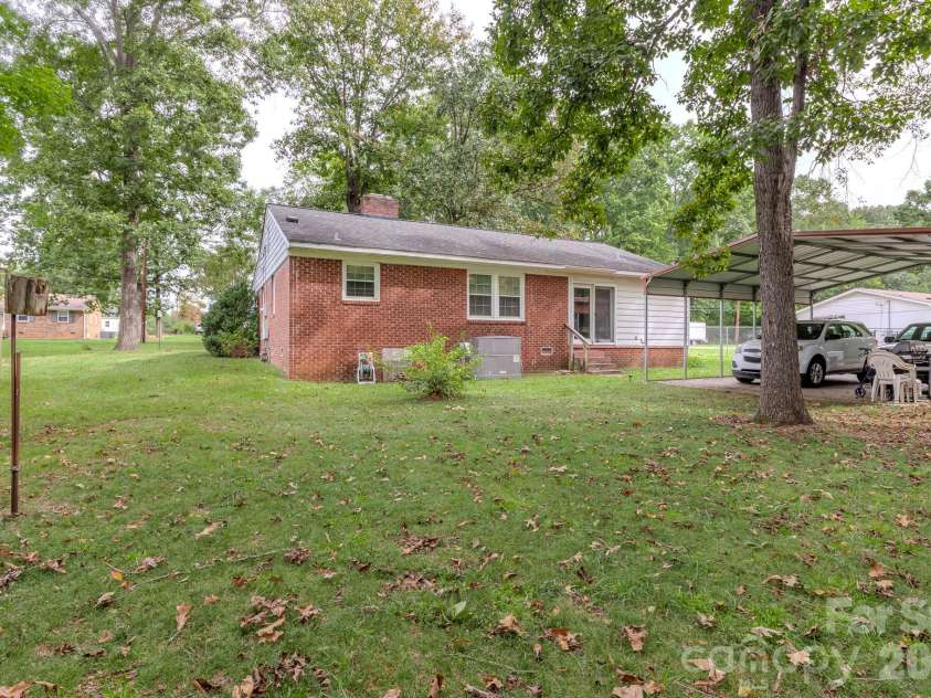 1004 Woodside Drive, Kings Mountain, NC 28086.  MLS# CAR4434279, YatesRealty ID 56396. 
