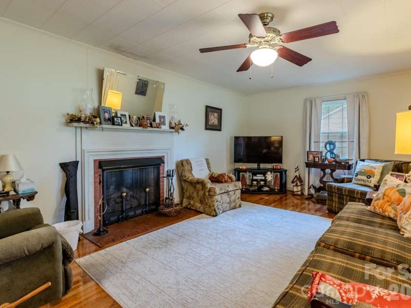 1004 Woodside Drive, Kings Mountain, NC 28086.  MLS# CAR4434279, YatesRealty ID 56396. 