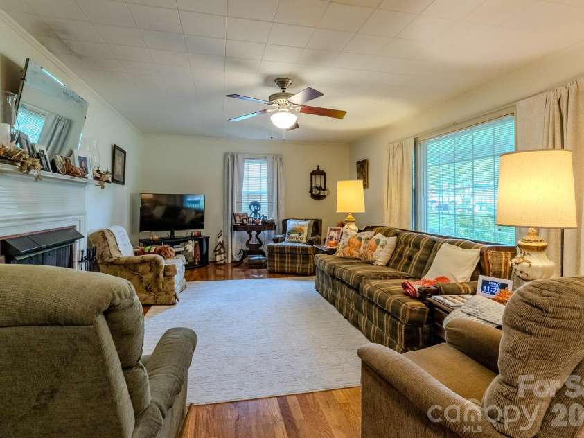1004 Woodside Drive, Kings Mountain, NC 28086.  MLS# CAR4434279, YatesRealty ID 56396. 