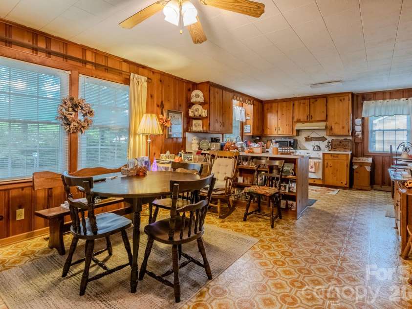 1004 Woodside Drive, Kings Mountain, NC 28086.  MLS# CAR4434279, YatesRealty ID 56396. 