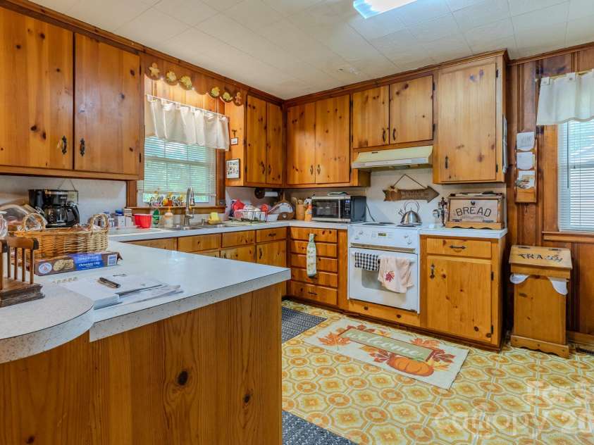 1004 Woodside Drive, Kings Mountain, NC 28086.  MLS# CAR4434279, YatesRealty ID 56396. 