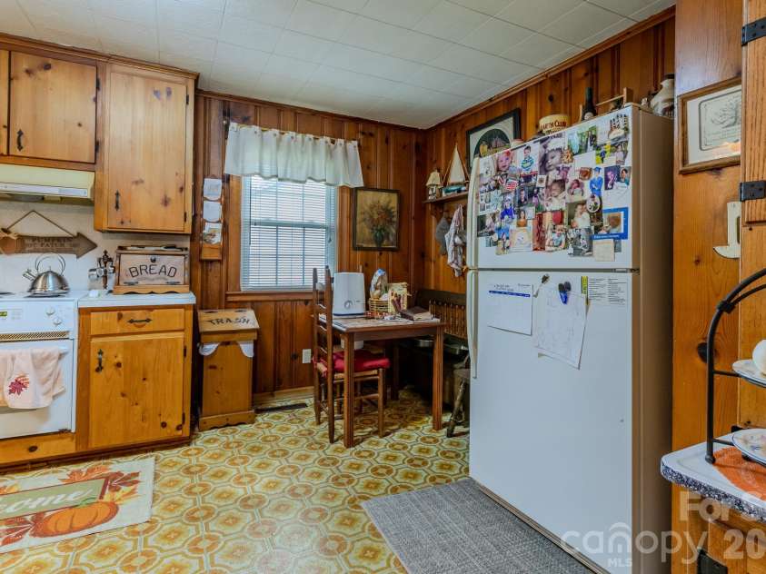 1004 Woodside Drive, Kings Mountain, NC 28086.  MLS# CAR4434279, YatesRealty ID 56396. 