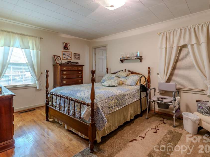 1004 Woodside Drive, Kings Mountain, NC 28086.  MLS# CAR4434279, YatesRealty ID 56396. 