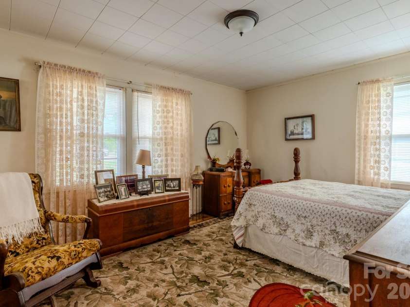 1004 Woodside Drive, Kings Mountain, NC 28086.  MLS# CAR4434279, YatesRealty ID 56396. 