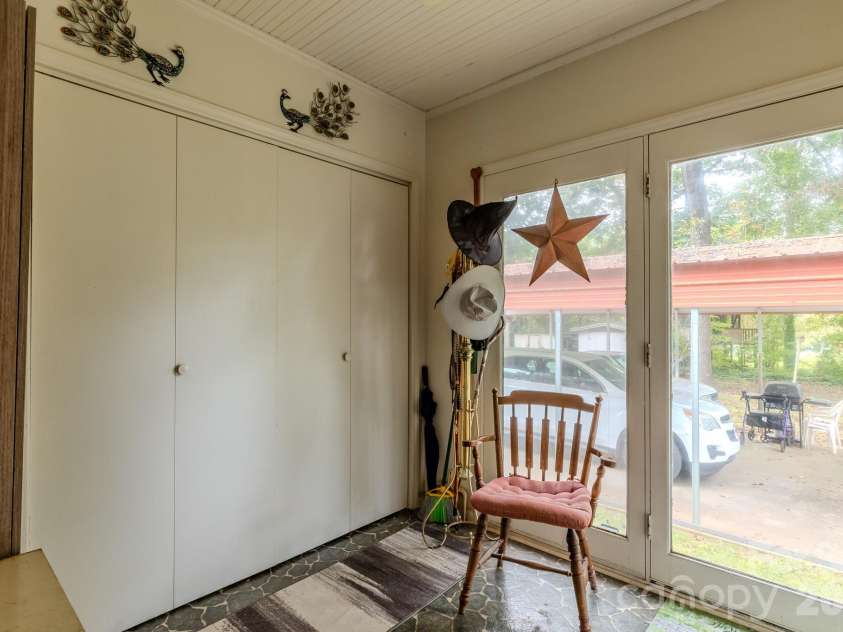 1004 Woodside Drive, Kings Mountain, NC 28086.  MLS# CAR4434279, YatesRealty ID 56396. 
