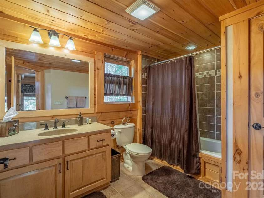 1143 Grandview Peaks Drive, Nebo, NC 28761.  MLS# CAR4329247, YatesRealty ID 564. Main level bathroom