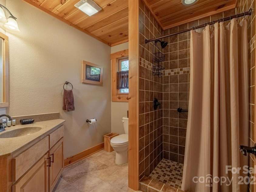 1143 Grandview Peaks Drive, Nebo, NC 28761.  MLS# CAR4329247, YatesRealty ID 564. Primary Bathroom