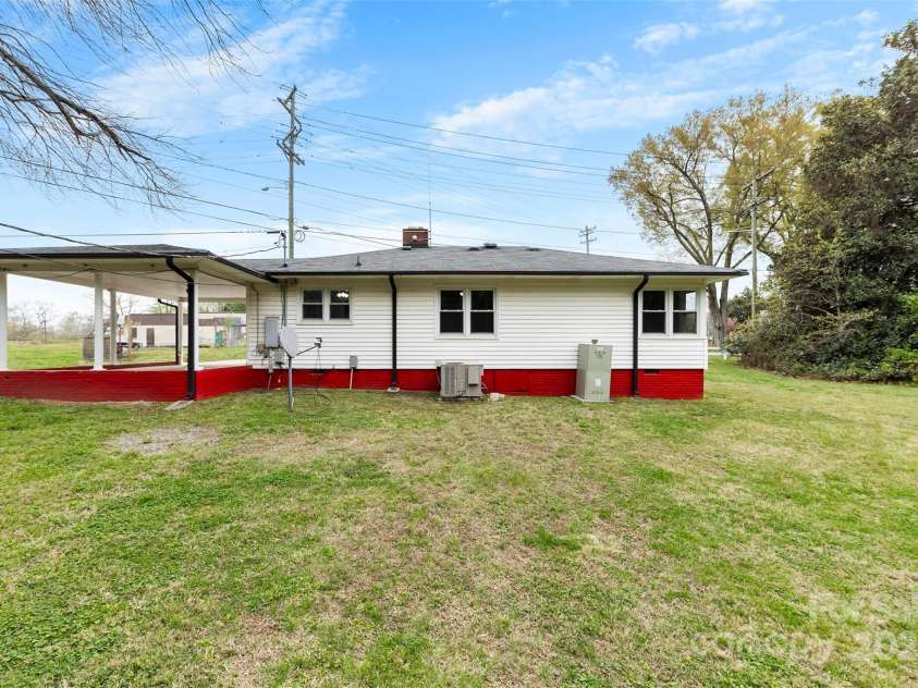 2300 Linwood Road, Gastonia, NC 28052.  MLS# CAR4241622, YatesRealty ID 5640. 