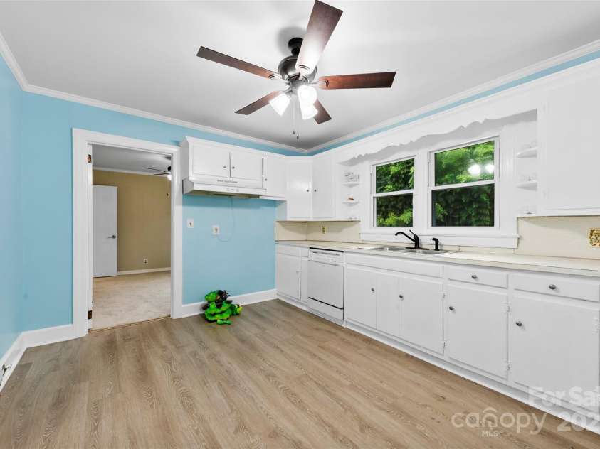 2300 Linwood Road, Gastonia, NC 28052.  MLS# CAR4327047, YatesRealty ID 5640. 