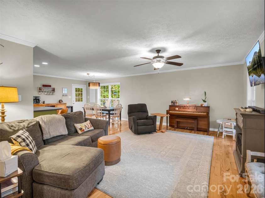 190 Harrison Hill Road, Swannanoa, NC 28778.  MLS# CAR4434173, YatesRealty ID 56401. 