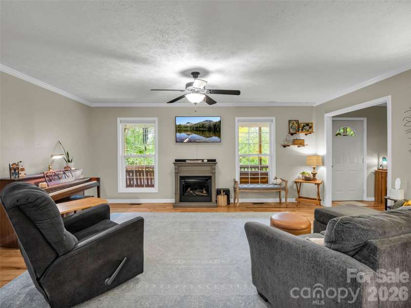 190 Harrison Hill Road, Swannanoa, NC 28778.  MLS# CAR4434173, YatesRealty ID 56401. 