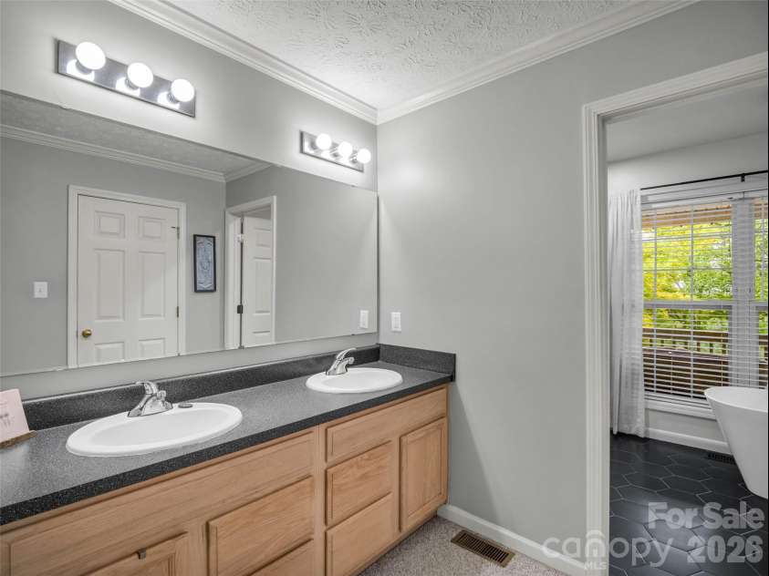 190 Harrison Hill Road, Swannanoa, NC 28778.  MLS# CAR4434173, YatesRealty ID 56401. 
