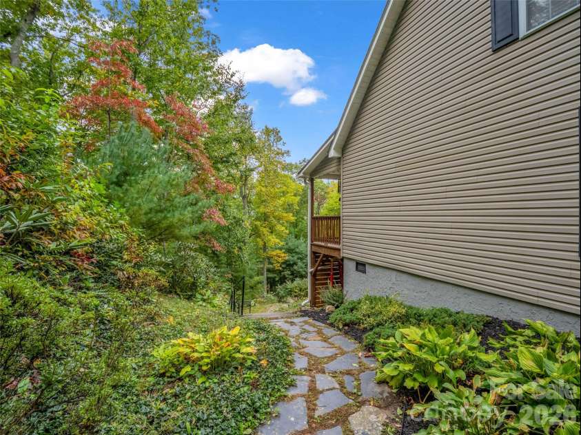 190 Harrison Hill Road, Swannanoa, NC 28778.  MLS# CAR4434173, YatesRealty ID 56401. 