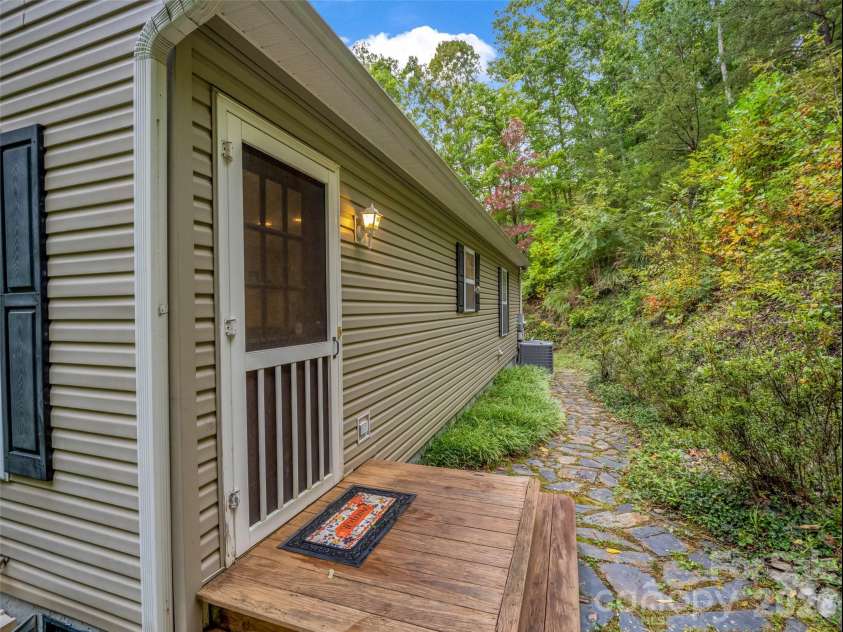 190 Harrison Hill Road, Swannanoa, NC 28778.  MLS# CAR4434173, YatesRealty ID 56401. 