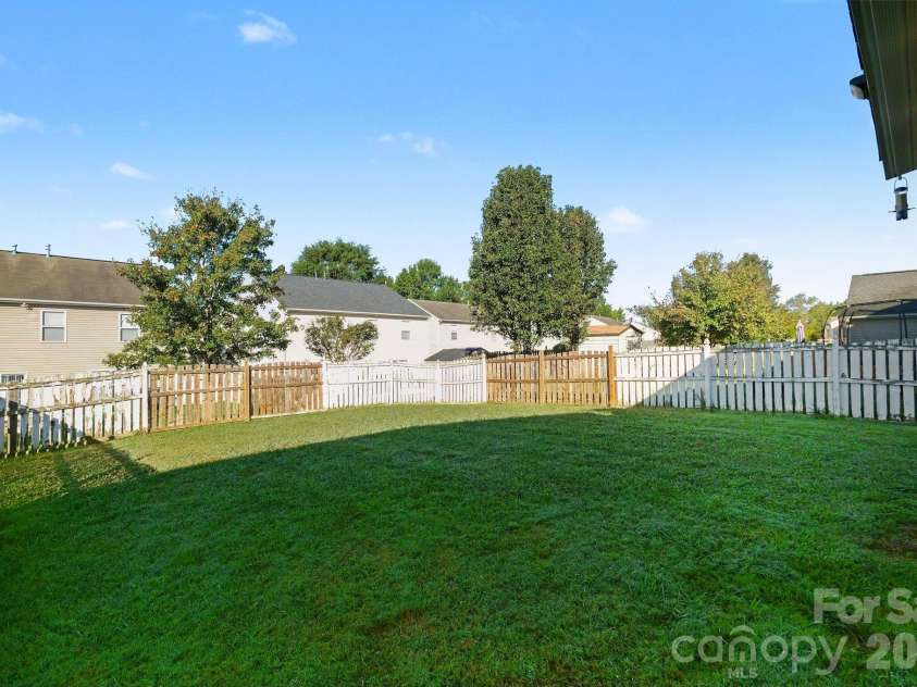 3642 Charterhall Lane, Charlotte, NC 28215.  MLS# CAR4432381, YatesRealty ID 56402. 