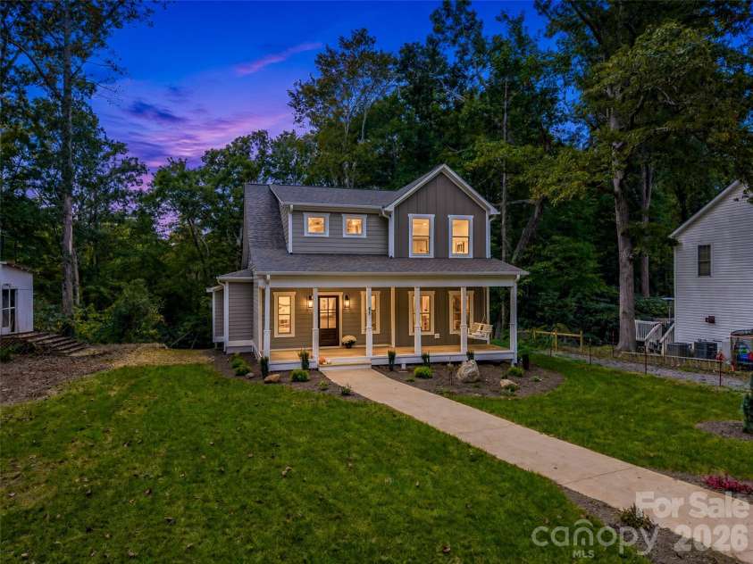 61 Laurel Lane, Black Mountain, NC 28711.  MLS# CAR4431018, YatesRealty ID 56403. 