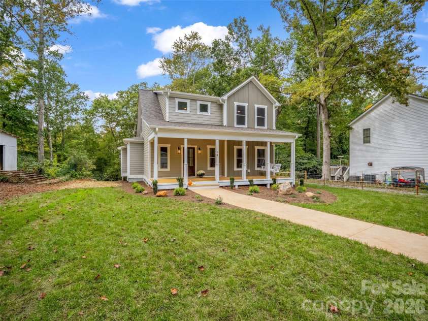 61 Laurel Lane, Black Mountain, NC 28711.  MLS# CAR4431018, YatesRealty ID 56403. 