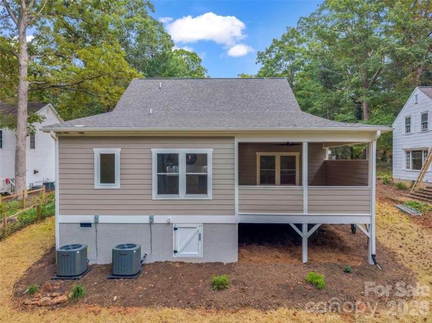 61 Laurel Lane, Black Mountain, NC 28711.  MLS# CAR4431018, YatesRealty ID 56403. 