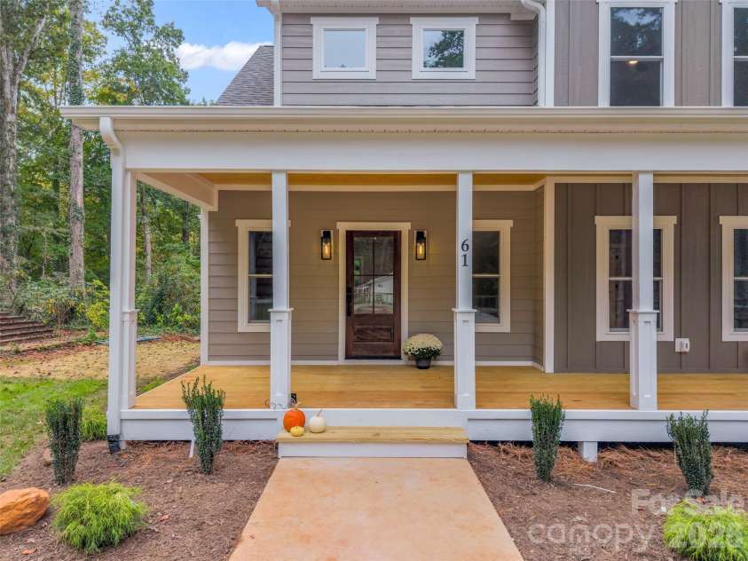 61 Laurel Lane, Black Mountain, NC 28711.  MLS# CAR4431018, YatesRealty ID 56403. 