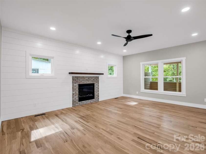 61 Laurel Lane, Black Mountain, NC 28711.  MLS# CAR4431018, YatesRealty ID 56403. 