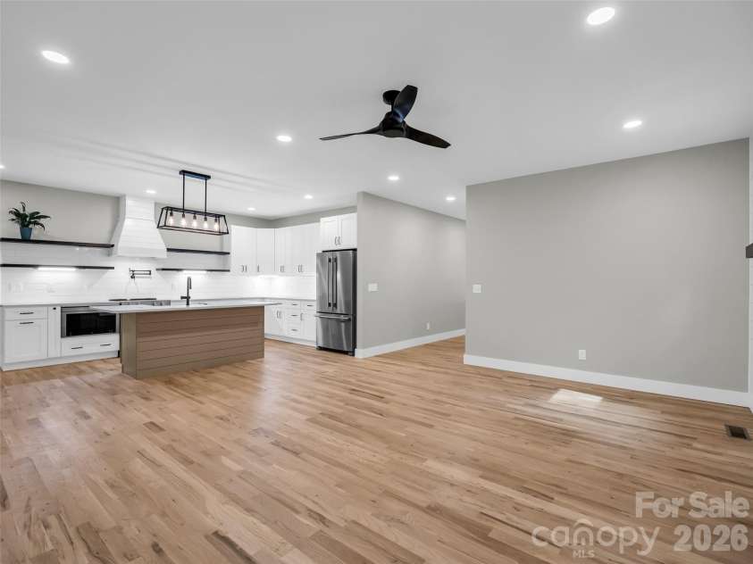 61 Laurel Lane, Black Mountain, NC 28711.  MLS# CAR4431018, YatesRealty ID 56403. 
